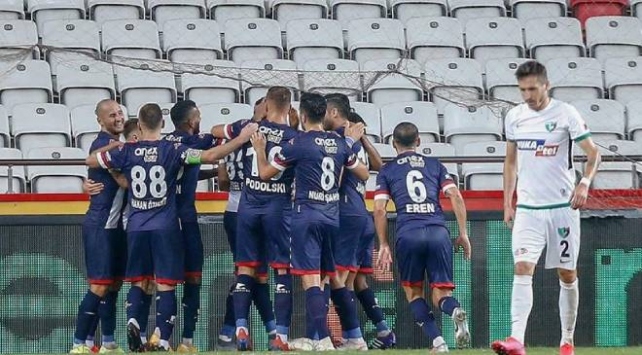 Antalya’da 3 puan tek golle geldi