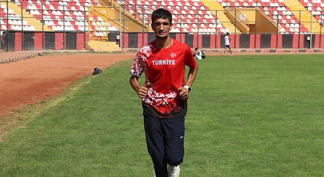“Atletizmin altın çocuğu” gözünü dünya şampiyonluğuna dikti