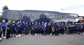 Fenerbahçe'de taraftarın tasarladığı otobüsün tanıtımı yapıldı