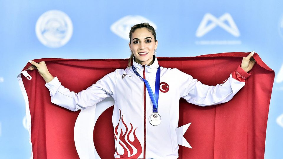 Milli cimnastikçi Şanlı: Madalyayı Türk kadınları ve annelere armağan ediyorum