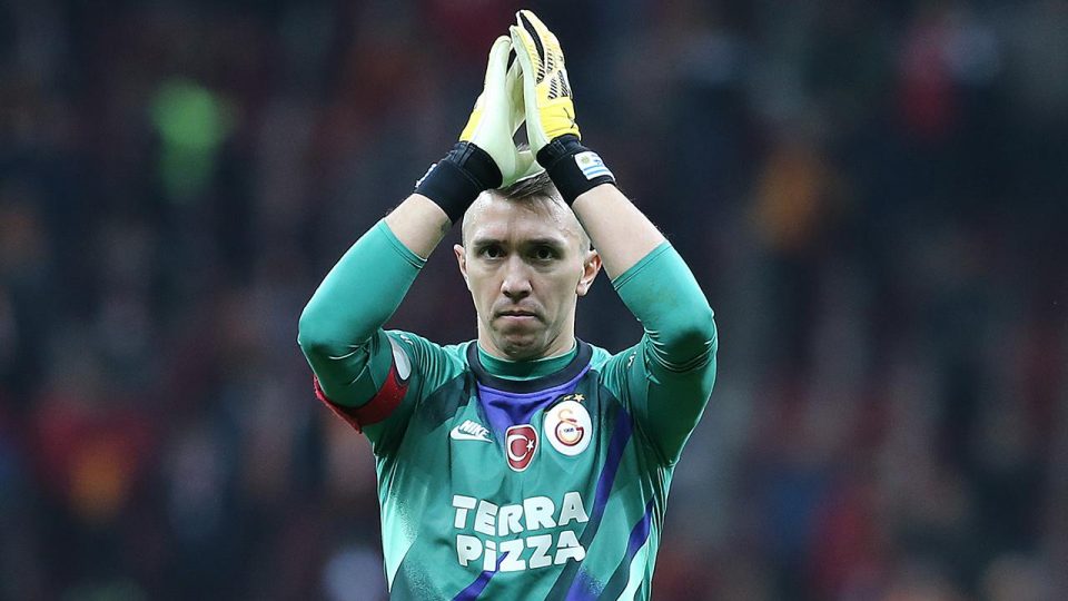 Galatasaraylı Muslera’dan Canavi’ye destek