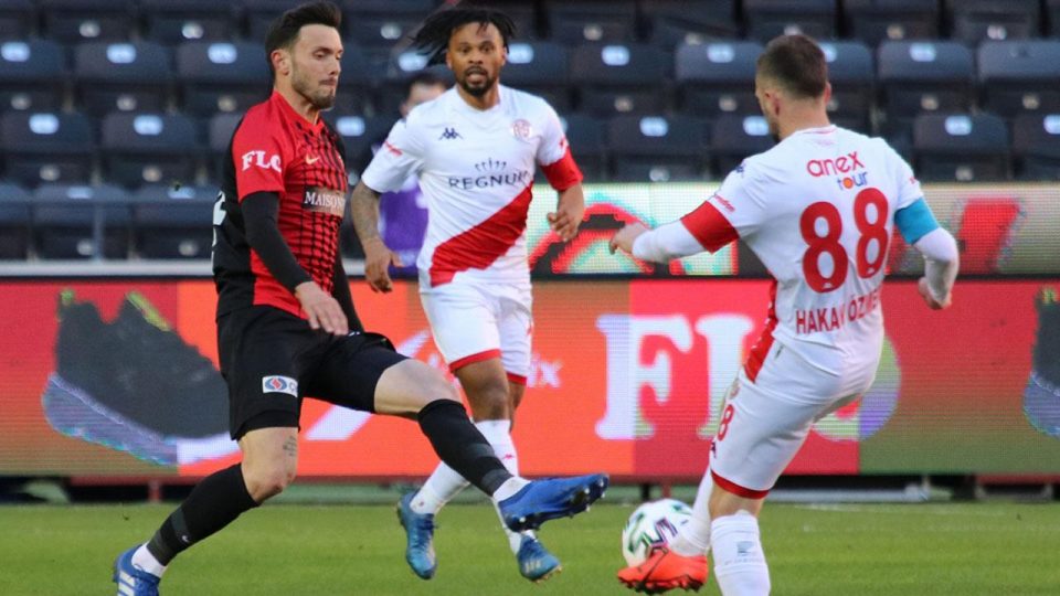 Antalyaspor’un yenilmezlik serisi 10 maça çıktı