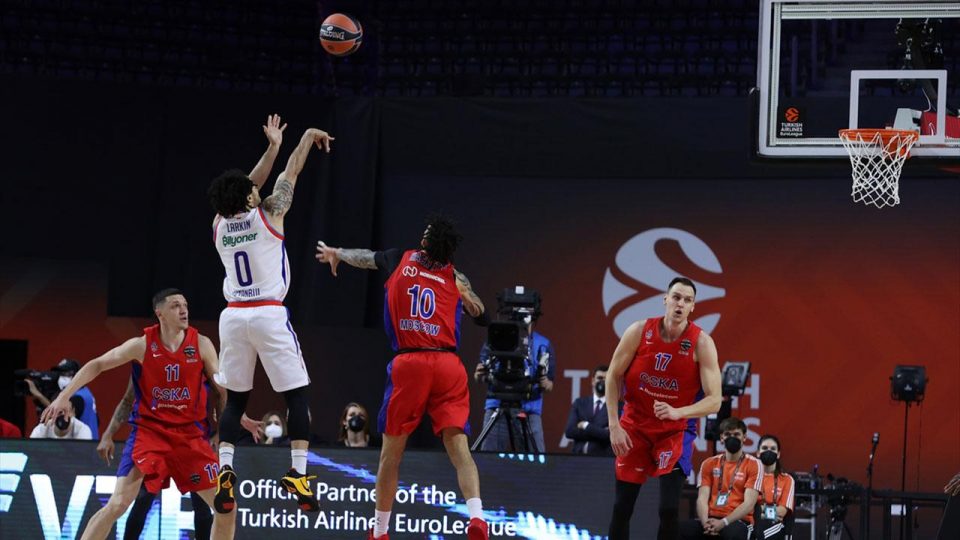 Anadolu Efes finalde