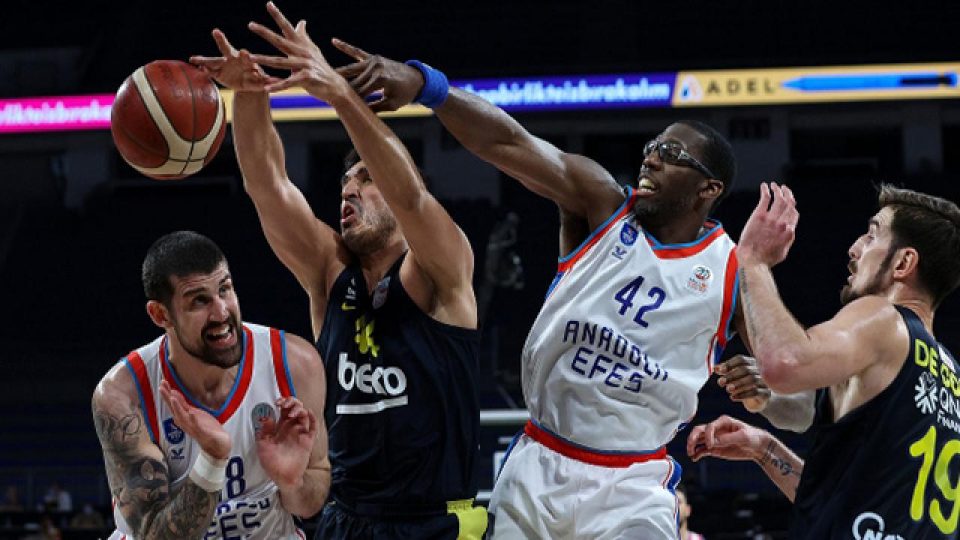 Anadolu Efes seriyi 2-0 yaptı
