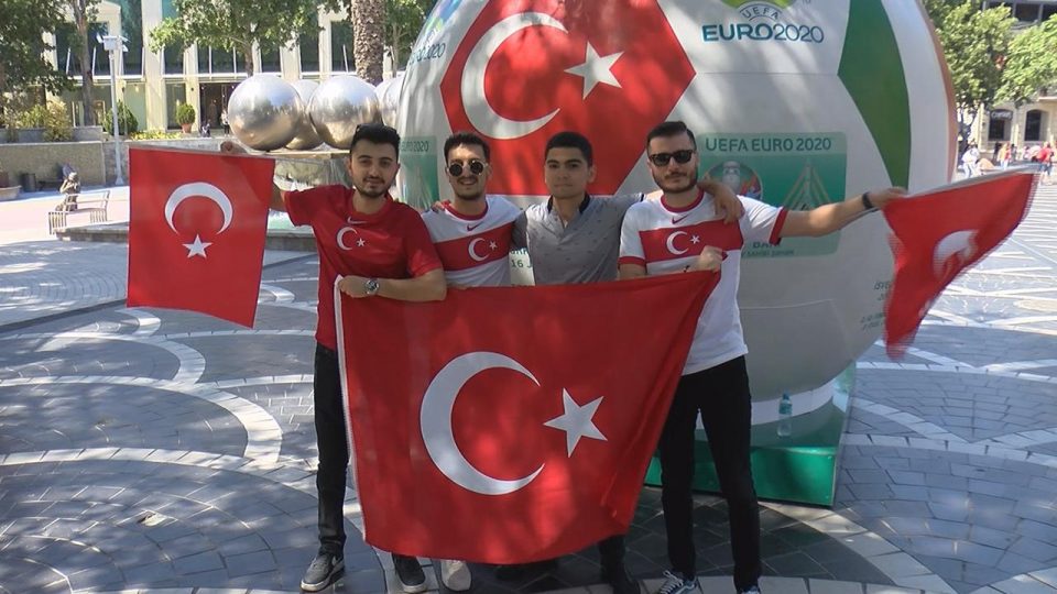 Bakü heyecanla Türkiye maçını bekliyor