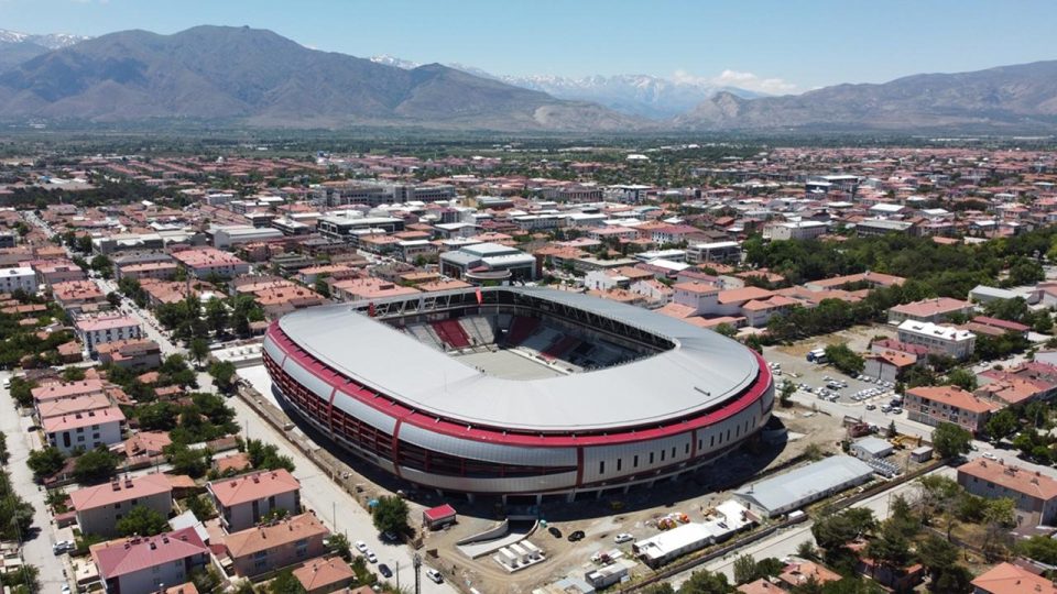 Erzincan’da şehir stadında sona gelindi