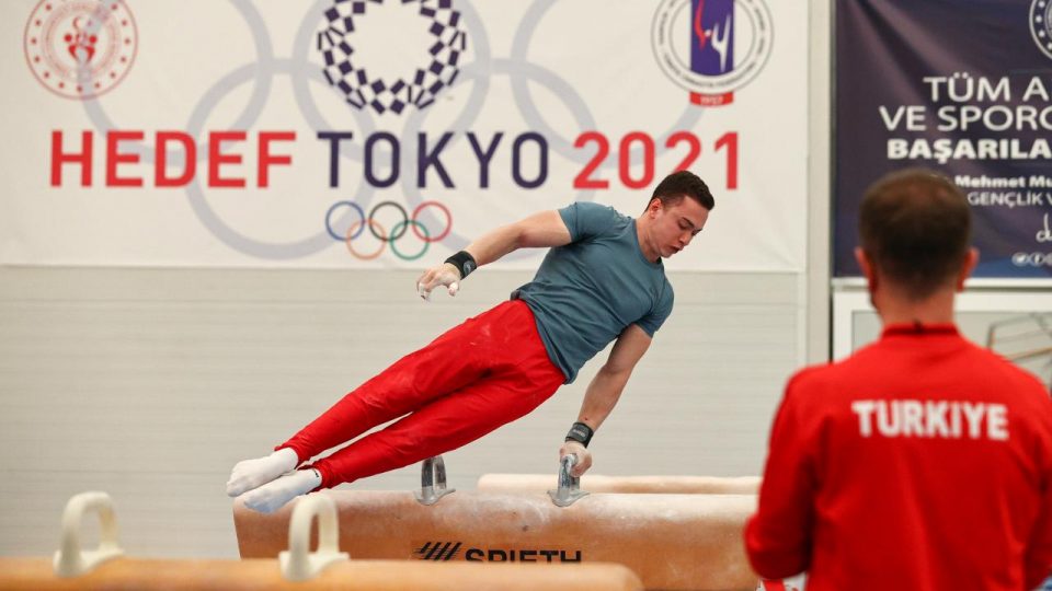 Milli sporcular artistik cimnastikte final hakkı elde etti
