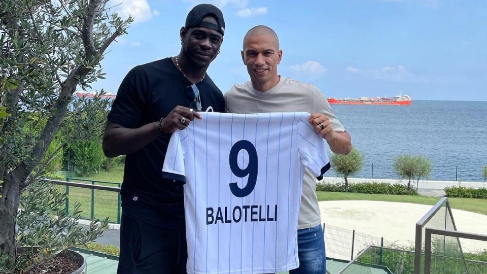 Balotelli 9 numaralı formayı giyecek
