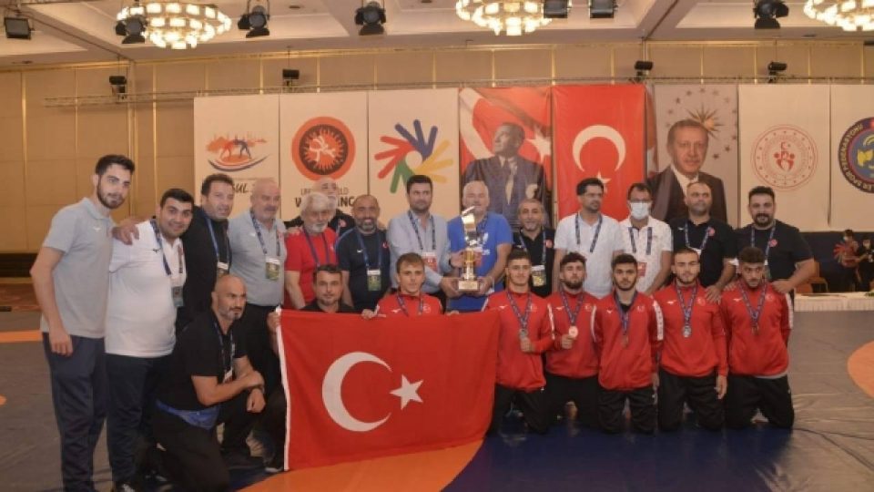 Milli güreşçilerden 6 madalya