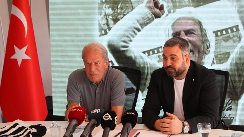 Altay, Mustafa Denizli ve yeni futbolcular için imza töreni düzenledi