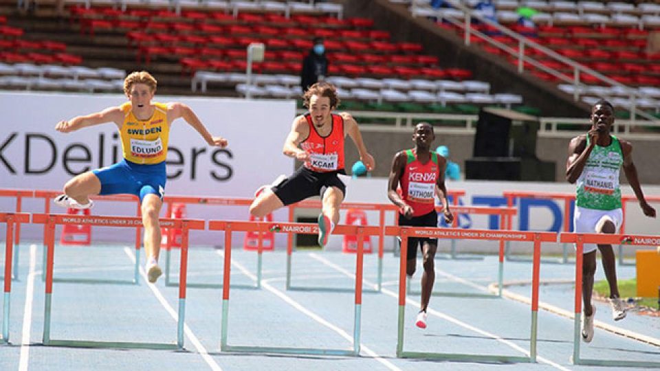 Berke Akçam erkekler 400 metre engellide dünya ikincisi