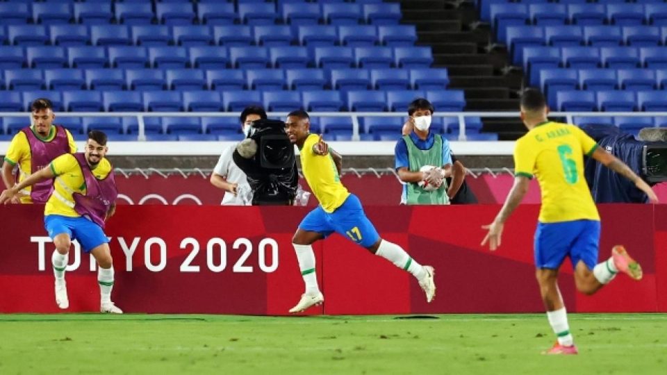 Erkekler futbolunda şampiyon Brezilya