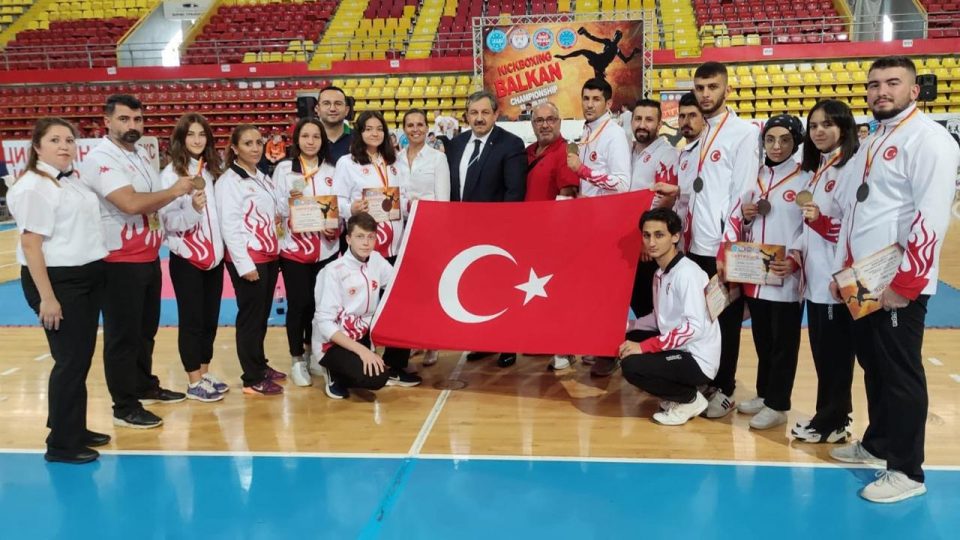 Milli kick boksçulardan 8 madalya