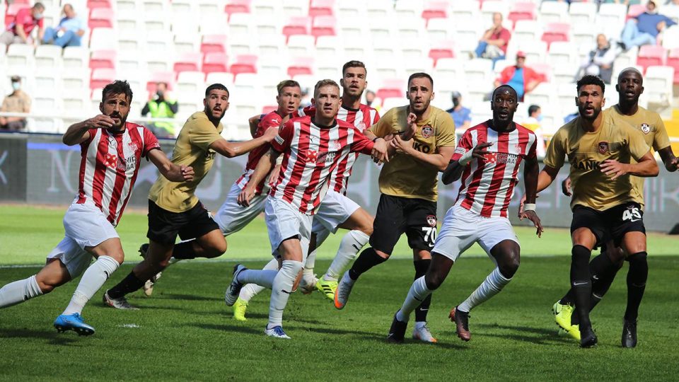 Sivasspor galibiyeti son dakikada kaçırdı