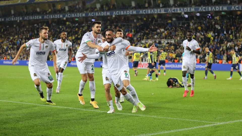 Alanyaspor’un Bülent Korkmaz ile yükselişi sürüyor