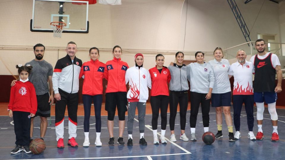 Büyük Kadınlar Boks Milli Takımı rekor madalya peşinde