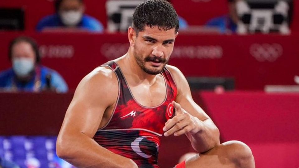 Taha Akgül Dünya Güreş Şampiyonası’nda yarı finale çıktı