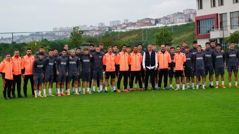 Trabzonspor’da Abdullah Avcı 19 yaş altı futbolcularıyla buluştu