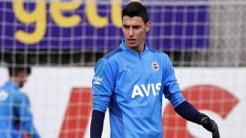 Fenerbahçe'de derbi hazırlıkları: Berke Özer antrenmana çıkmadı