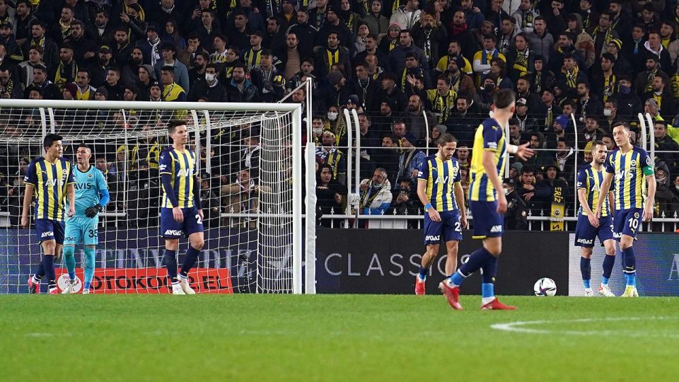 Fenerbahçe ile lider Trabzonspor arasındaki farkı açıldı