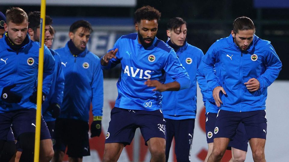 Fenerbahçe ligin ilk yarısını kayıpsız geçmek istiyor