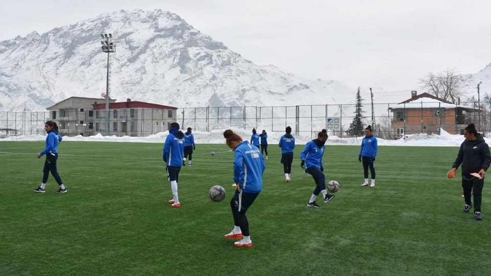 Hakkarigücü Kadın Futbol Takımı namağlup liderliğini sürdürüyor