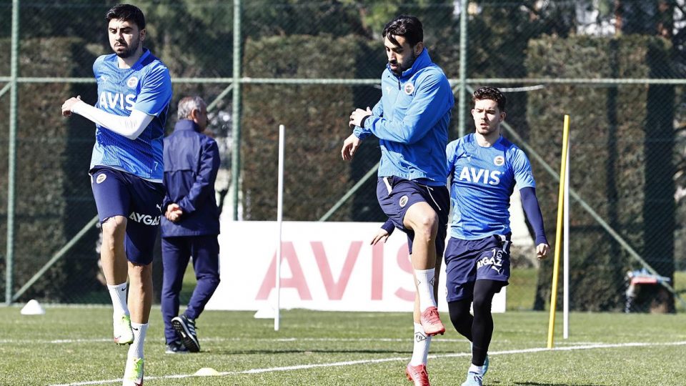 Fenerbahçe’de Slavia Prag maçı kafilesi belli oldu