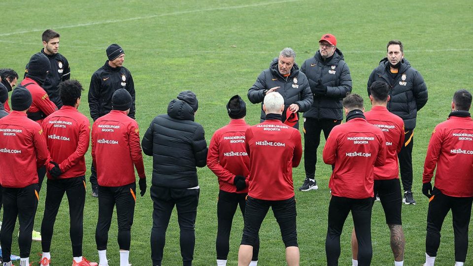 Galatasaray’da Domenec Torrent 27 futbolcuya şans verdi