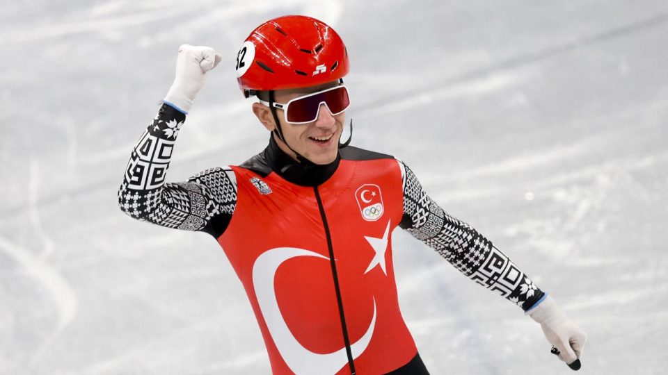 Milli sporcu Furkan Akar ailesini duygulandırdı