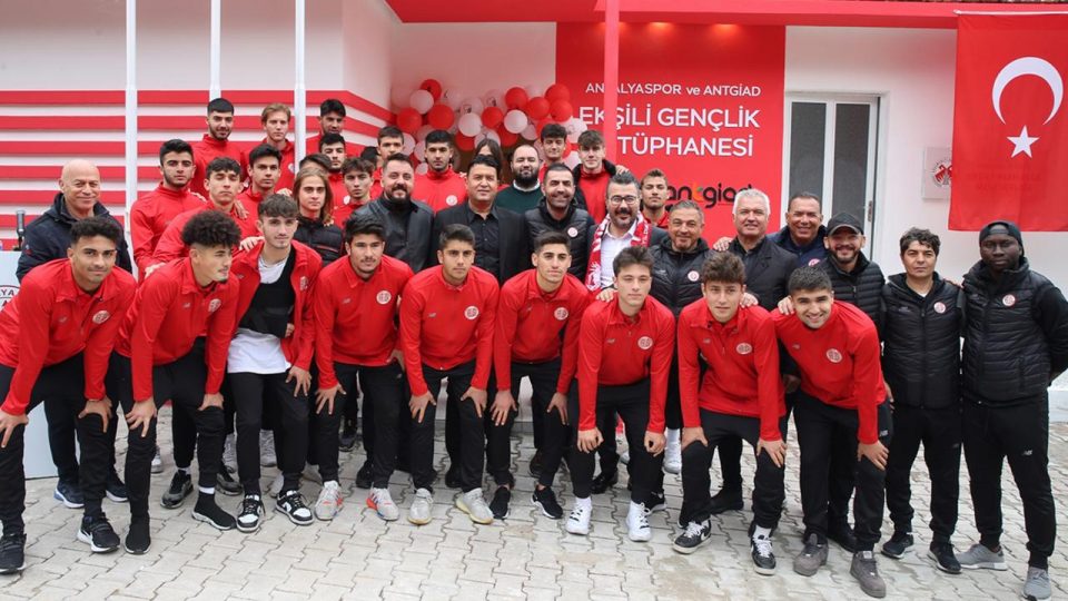 Antalyaspor’dan kırsal mahalleye kütüphane