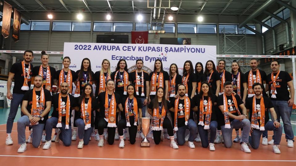 CEV Kupası şampiyonu Eczacıbaşı Dynavit basınla buluştu
