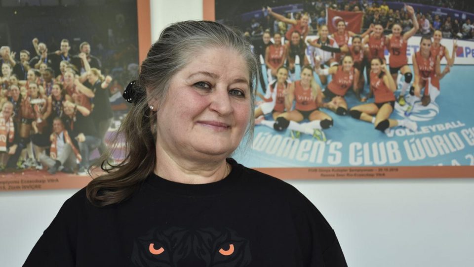 Eczacıbaşı’nın “Perihan Abla”sı sporculara annelik yapıyor