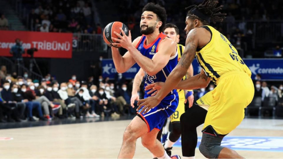 Türk derbisi Anadolu Efes’in