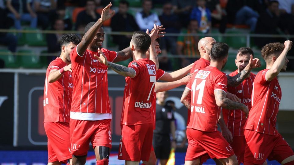 Antalyaspor Alanyaspor’u üç golle geçti