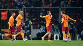 Galatasaray ile Dinamo Kiev, çocuklar için sahaya çıkıyor
