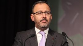Bakan Kasapoğlu işitme engelli milli sporcuları tebrik etti