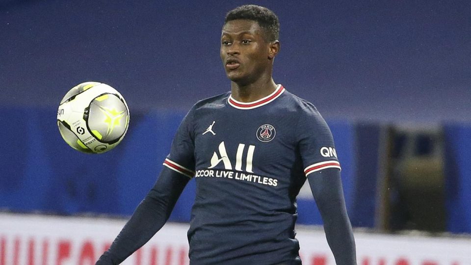 Paris Saint-Germain Nuno Mendes’i transfer etti