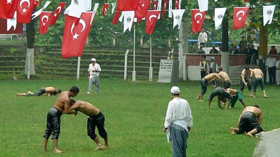 Akbalık Yağlı Güreşleri’nde 600 pehlivan er meydanına çıkacak