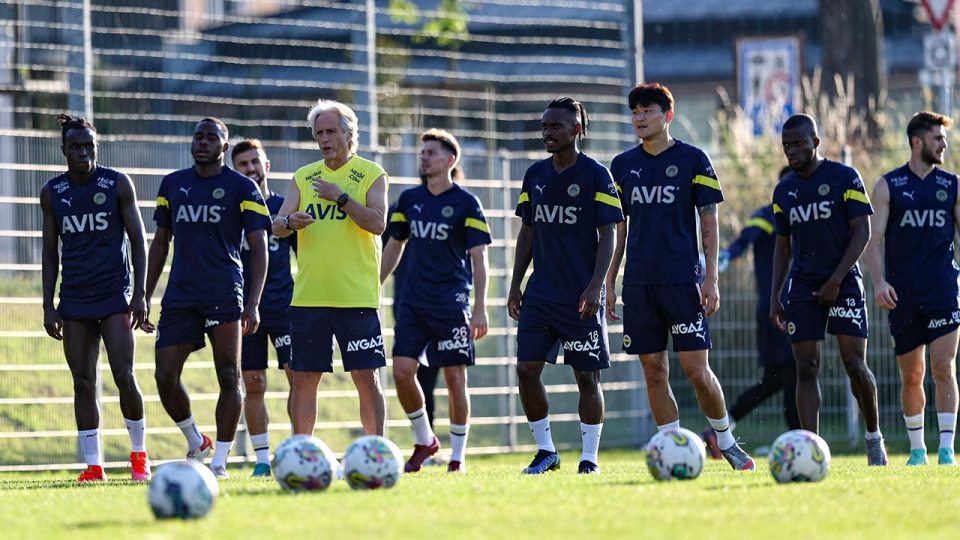 Fenerbahçe’de yeni sezon hazırlıkları sürüyor