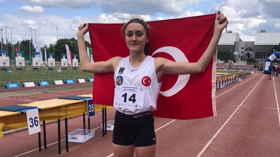 Milli modern pentatloncu Eda Özrodop bronz madalya aldı