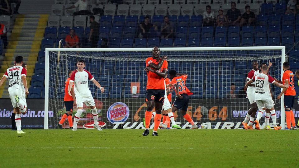 Başakşehir turu Belçika’ya bıraktı