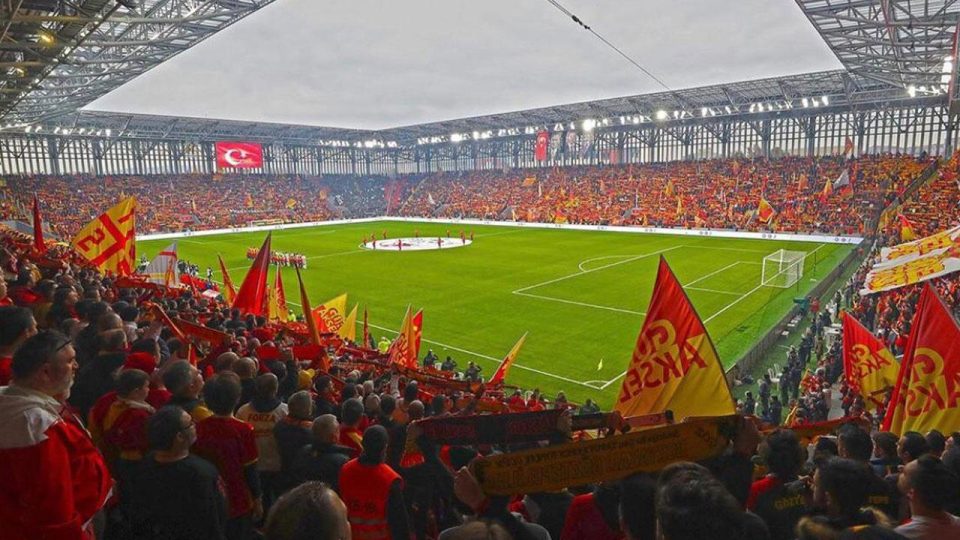 Göztepe’de beklenen devir gerçekleşti