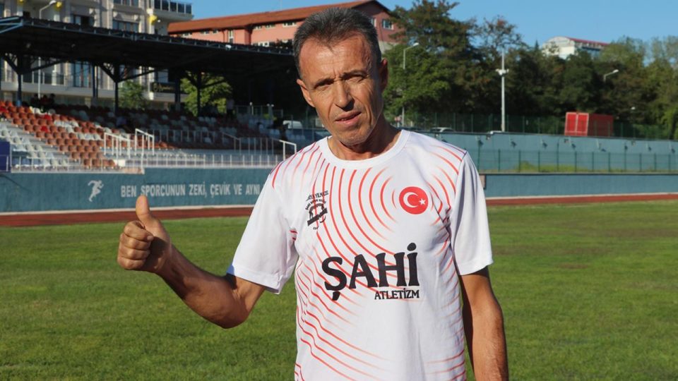 41 yıldır koşan master milli atlet Balkan Şampiyonası’na hazırlanıyor
