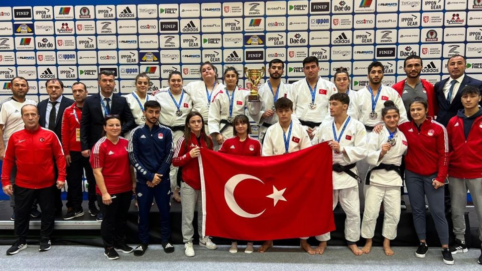 Genç milli judocular gümüş madalya kazandı
