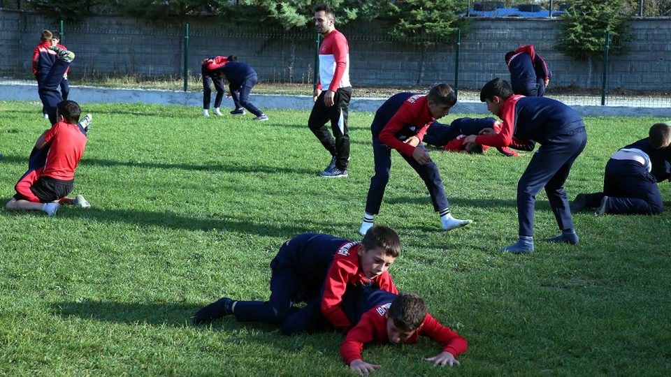 Efsane Hüseyin Akbaş’ın memleketinde yeni güreşçiler yetişiyor