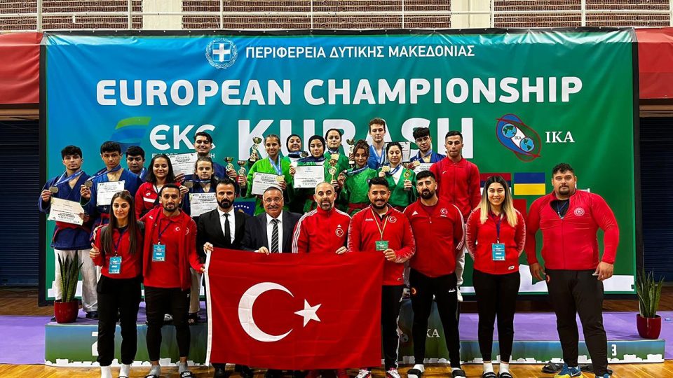 Milli kuraşçılardan 21 madalya