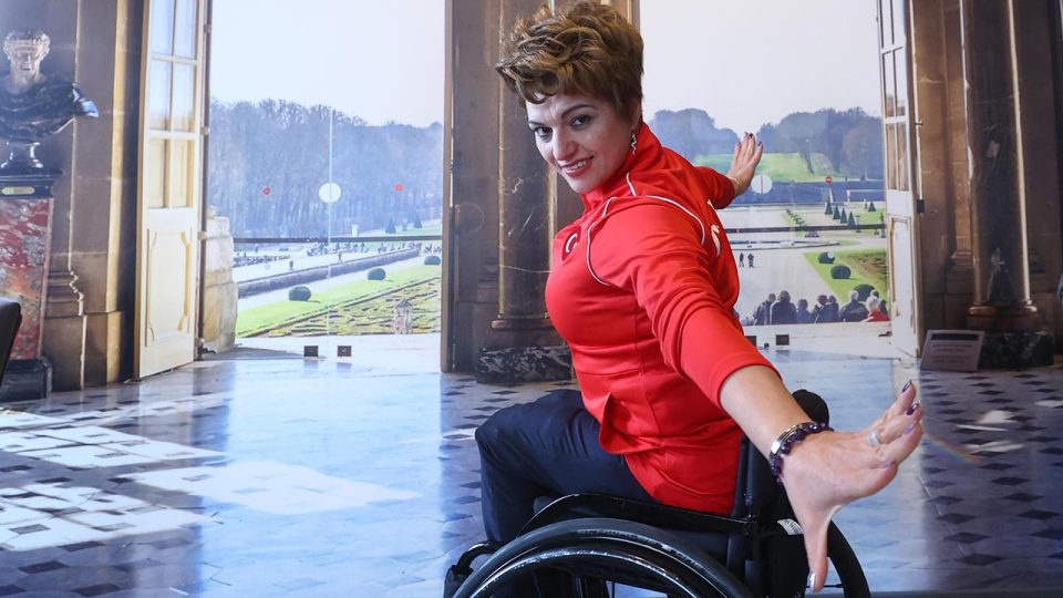 Milli sporcu Yeliz Güllü kanser hastaları için dans etti