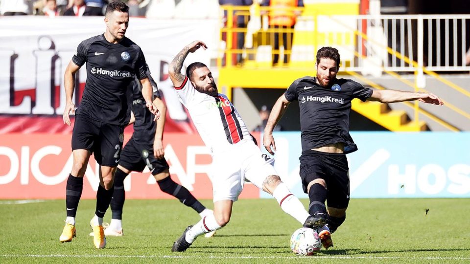 Ümraniyespor Fatih Karagümrük’ü ağırlıyor
