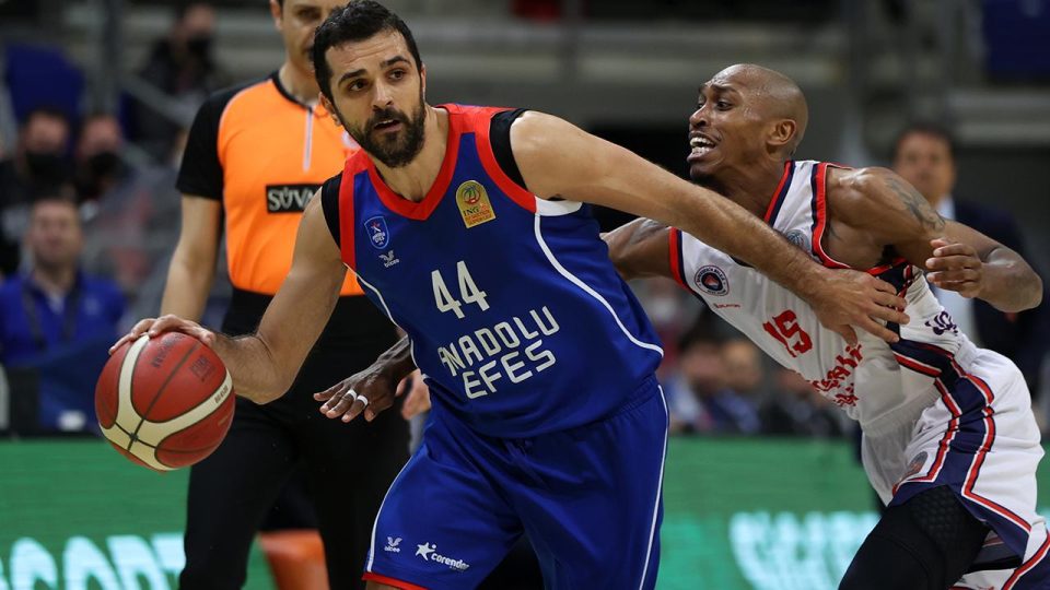 Anadolu Efes Krunoslav Simon’un formasını emekliye ayıracak
