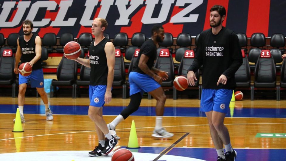 Gaziantep Basketbol Avrupa’da gruptan çıkmayı garantilemek istiyor